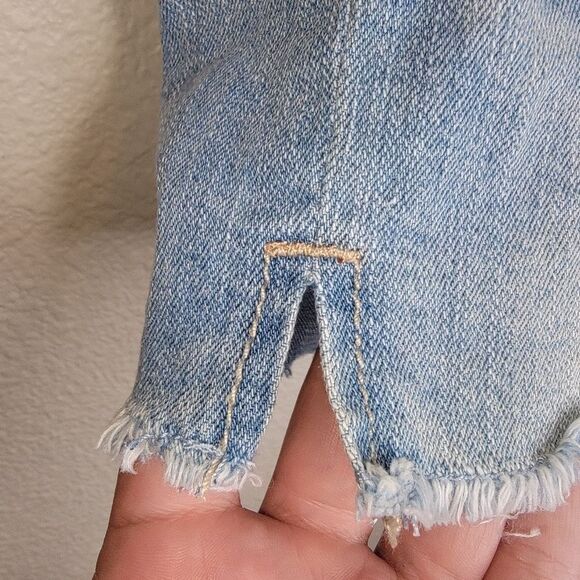 Seven7 frayed hem denim jean shorts size 4 - Picture 3 of 6